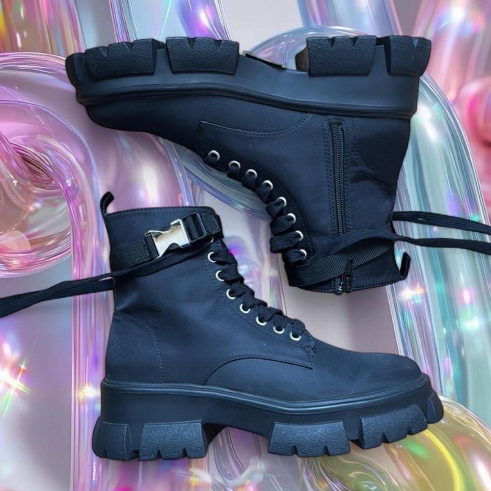 Steve Madden “ Tanker “ Mega Lug Sole Boot 🖤